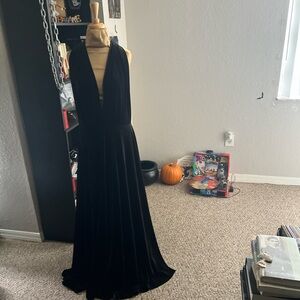 Black Backless Velvet Dress